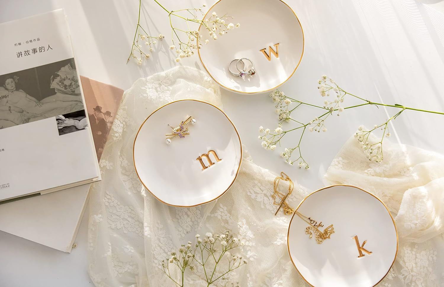 - Ceramic Jewelry Tray, Decorative Trinket Dish for Rings Earrings Necklaces Bracelet Watch Keys, Birthday Mother'S Day Christmas Gift for Women, 4.75", White Surface (M)