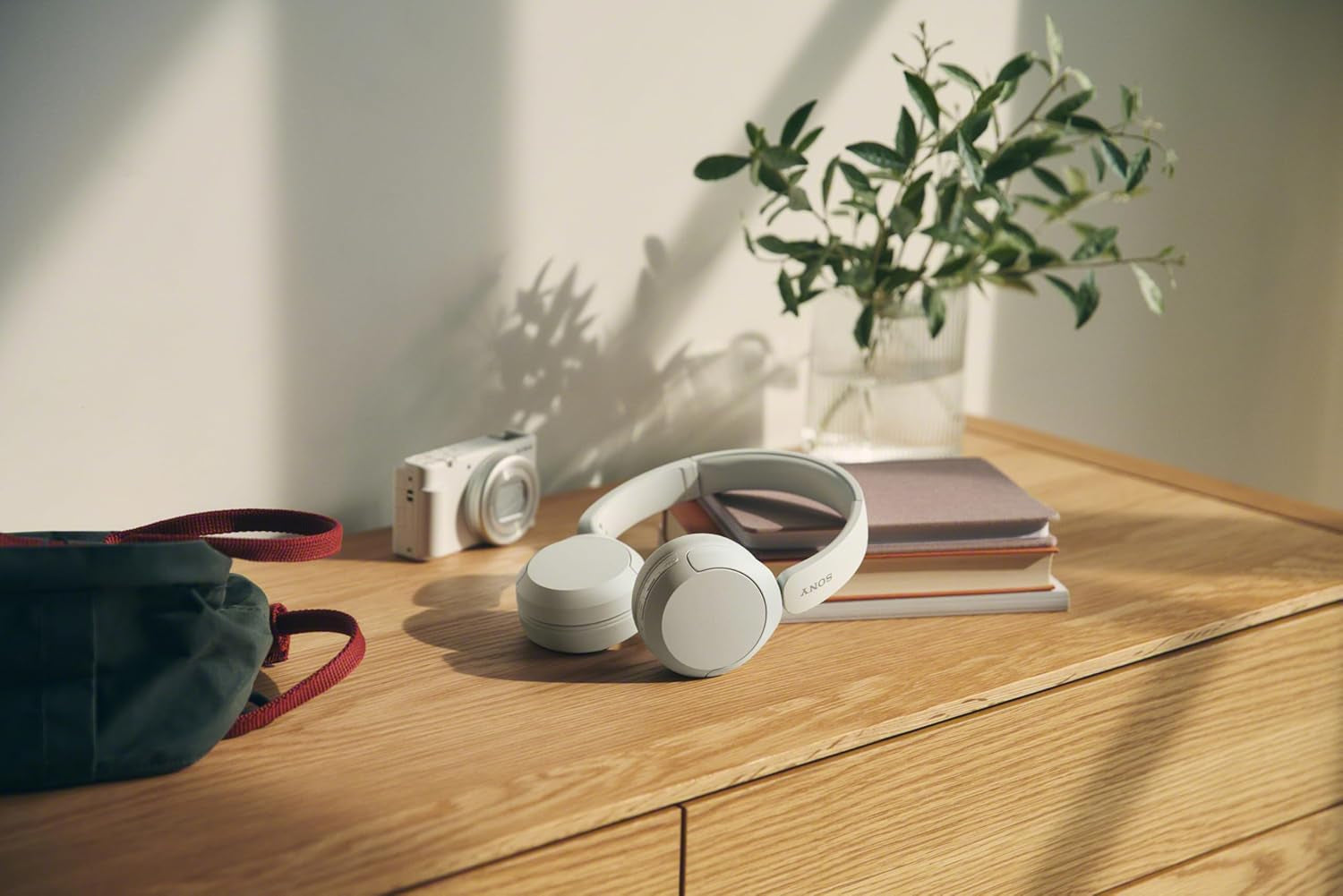 WH-CH520 Wireless Headphones Bluetooth On-Ear Headset with Microphone and up to 50 Hours Battery Life with Quick Charging, White